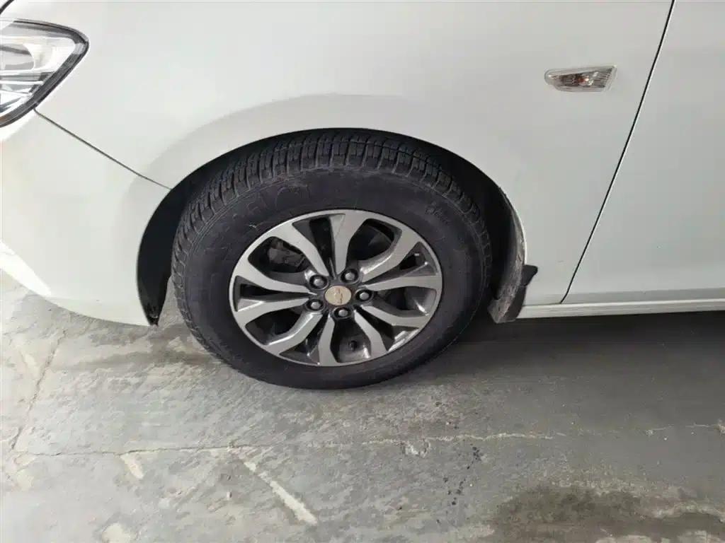 Chevrolet Cruze 2019 320 Automatic Sunroof Edition — миниатюра 23