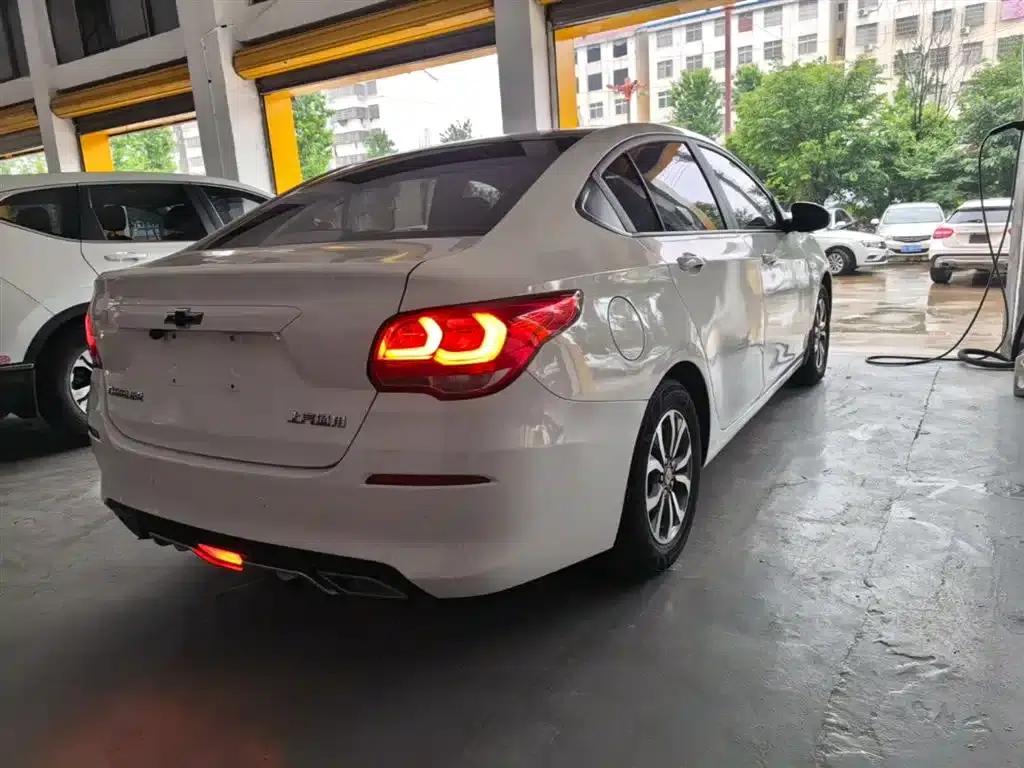 Chevrolet Cruze 2019 320 Automatic Sunroof Edition — миниатюра 7
