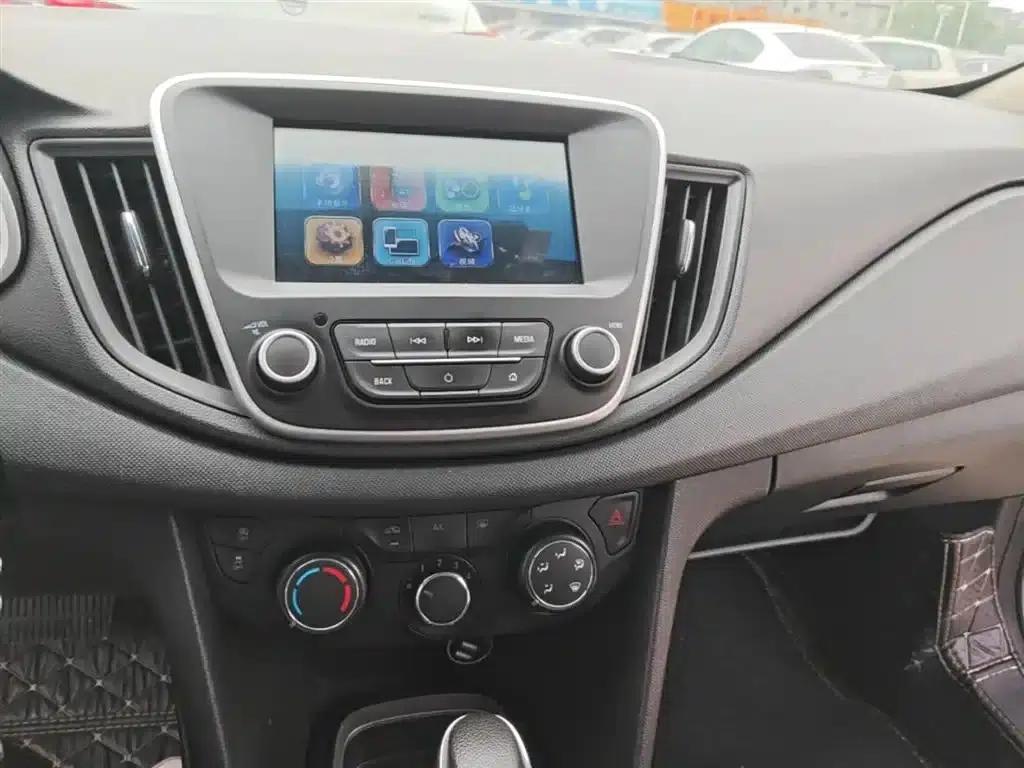 Chevrolet Cruze 2019 320 Automatic Sunroof Edition — миниатюра 13