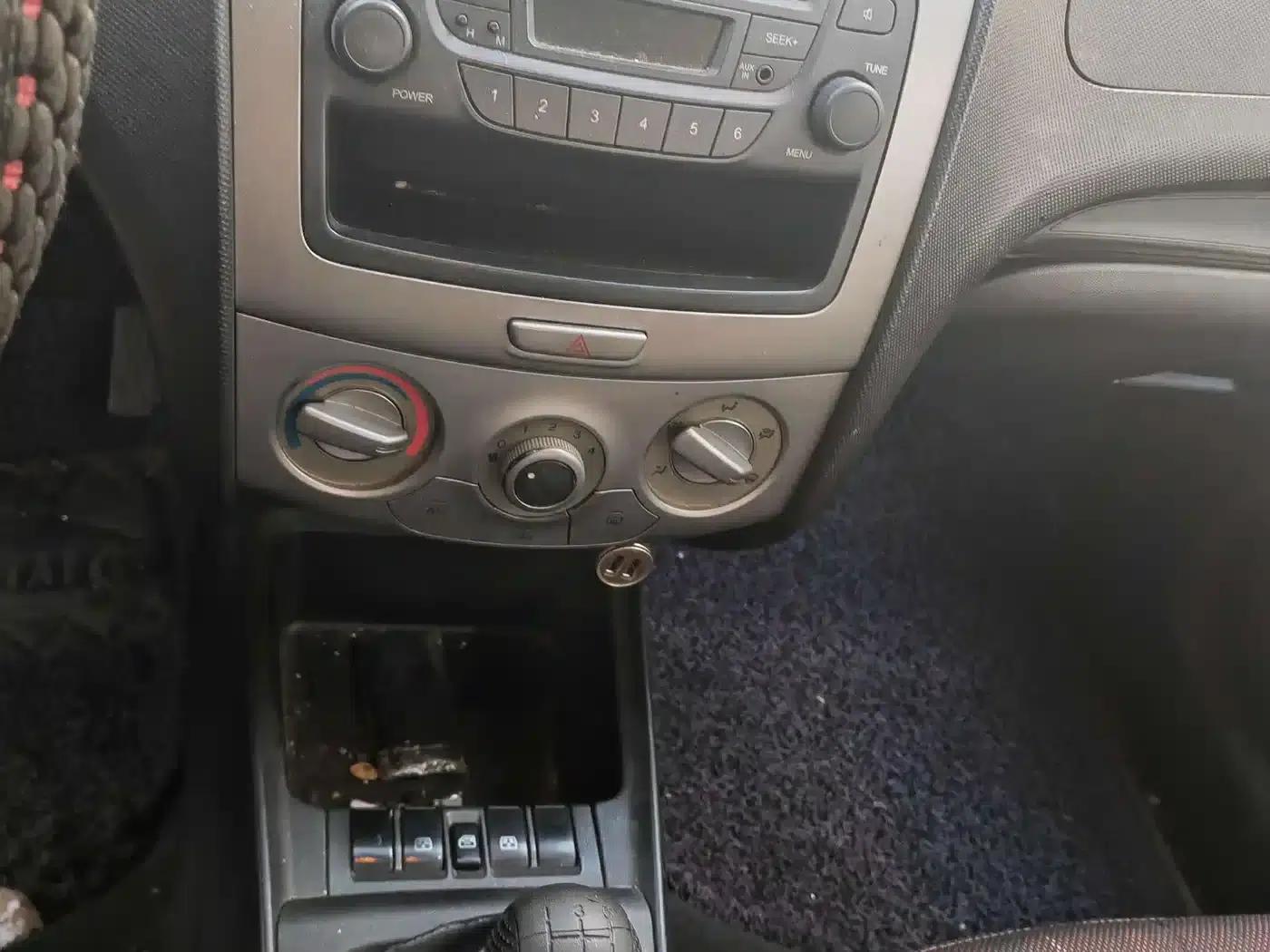 Chevrolet Sail 2013 Sedan 1.4L Manual Ideal Happiness Edition — миниатюра 9