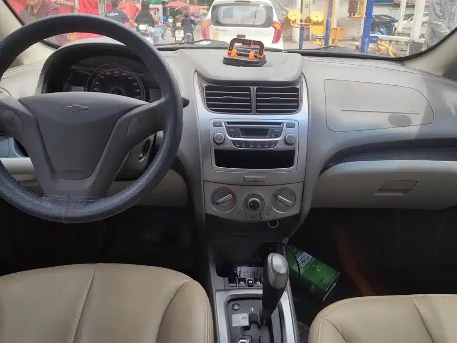 Sail 2011 Hatchback 1.4L Manual Happiness Edition — миниатюра 12