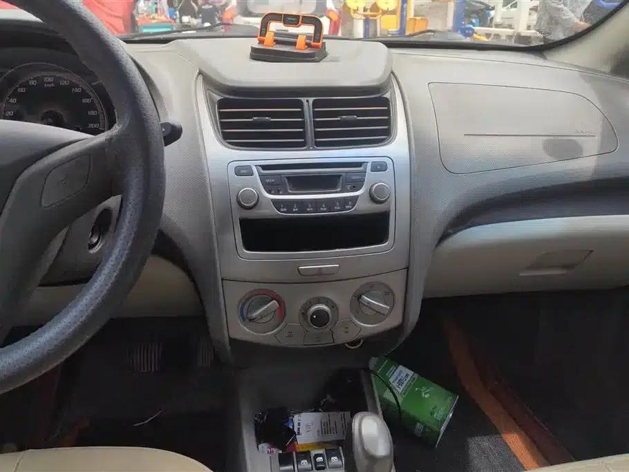 Sail 2011 Hatchback 1.4L Manual Happiness Edition — миниатюра 13