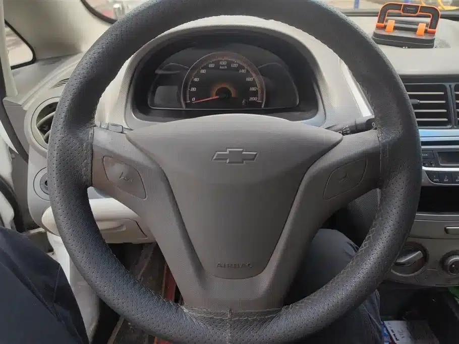 Sail 2011 Hatchback 1.4L Manual Happiness Edition — миниатюра 15