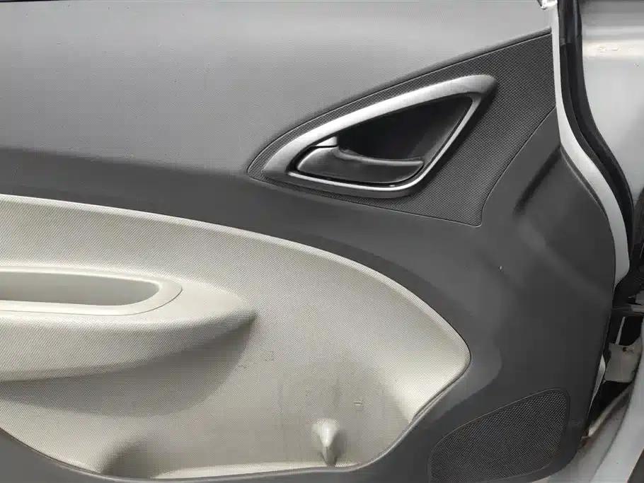 Sail 2011 Hatchback 1.4L Manual Happiness Edition — миниатюра 7
