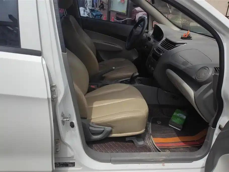 Sail 2011 Hatchback 1.4L Manual Happiness Edition — миниатюра 8