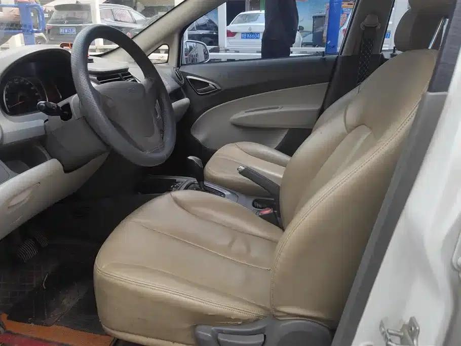 Sail 2011 Hatchback 1.4L Manual Happiness Edition — миниатюра 9