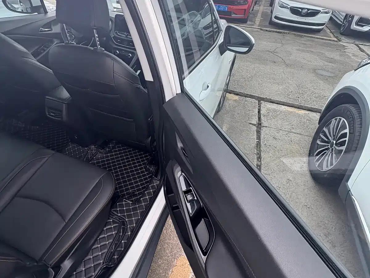 2019 Chevrolet Orlando 530T Automatic Mickey Mouse Custom Edition (5+2 models) China VI Emission Standard — миниатюра 9