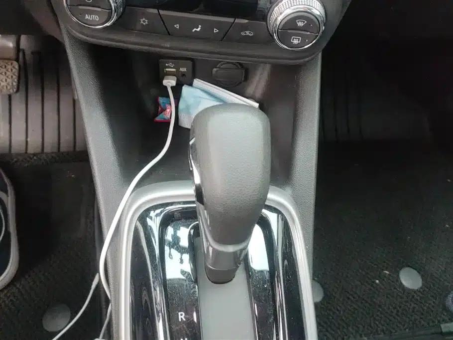 Chevrolet Trax 2021 325T Automatic Fun Edition (National VI Emission Standard) — миниатюра 16