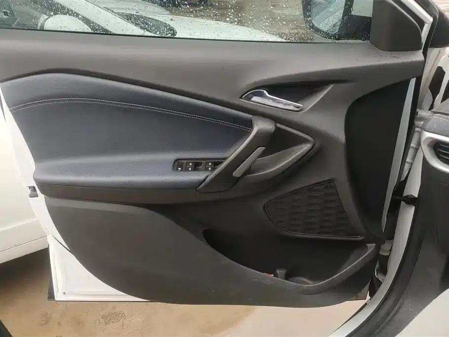 Chevrolet Trax 2021 325T Automatic Fun Edition (National VI Emission Standard) — миниатюра 7
