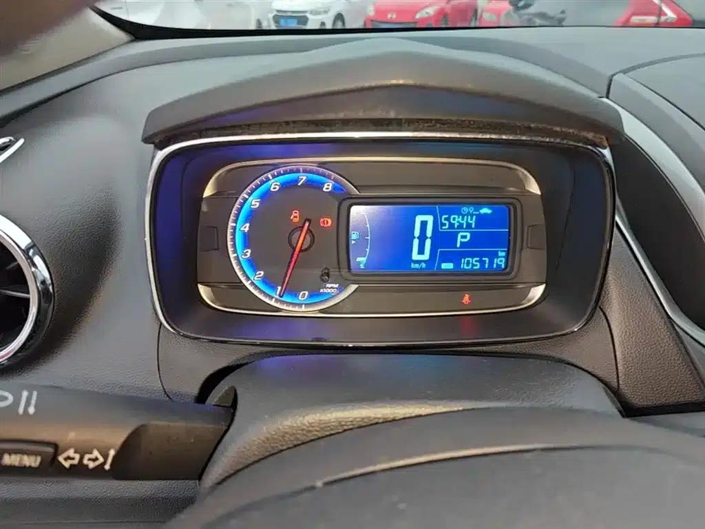 Chevrolet Trax 2016 1.4T Automatic 2WD Comfort Sunroof Edition — миниатюра 12
