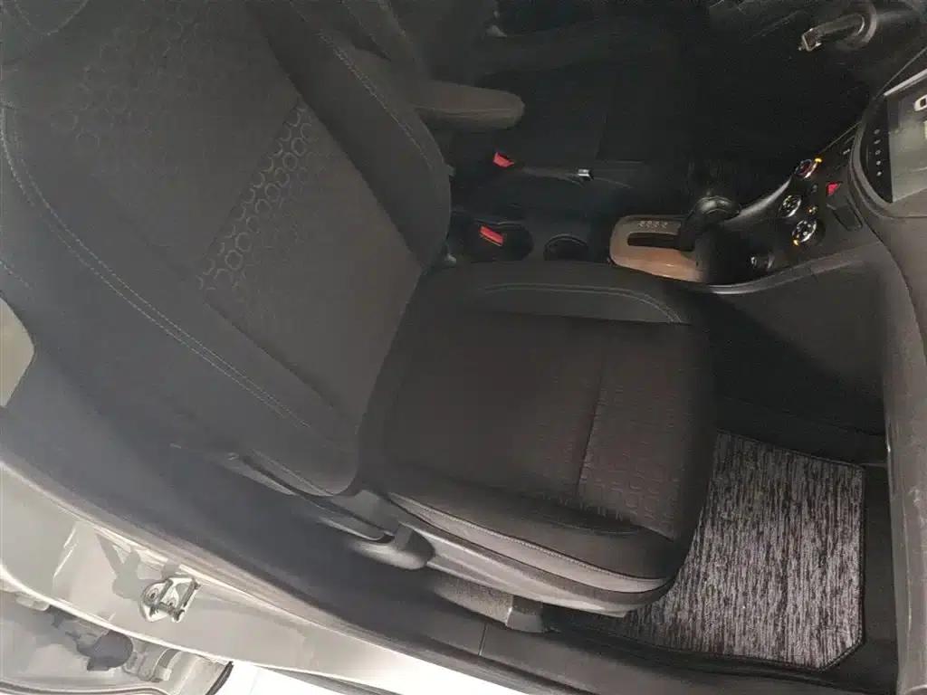 Chevrolet Trax 2016 1.4T Automatic 2WD Comfort Sunroof Edition — миниатюра 25
