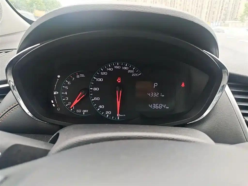 Chevrolet Trax 2018 330T Automatic 2WD Elite — миниатюра 12
