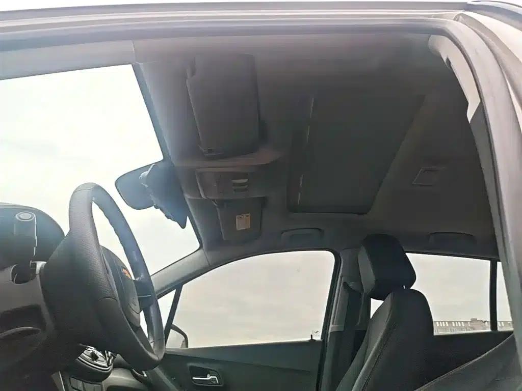 Chevrolet Trax 2018 330T Automatic 2WD Elite — миниатюра 18