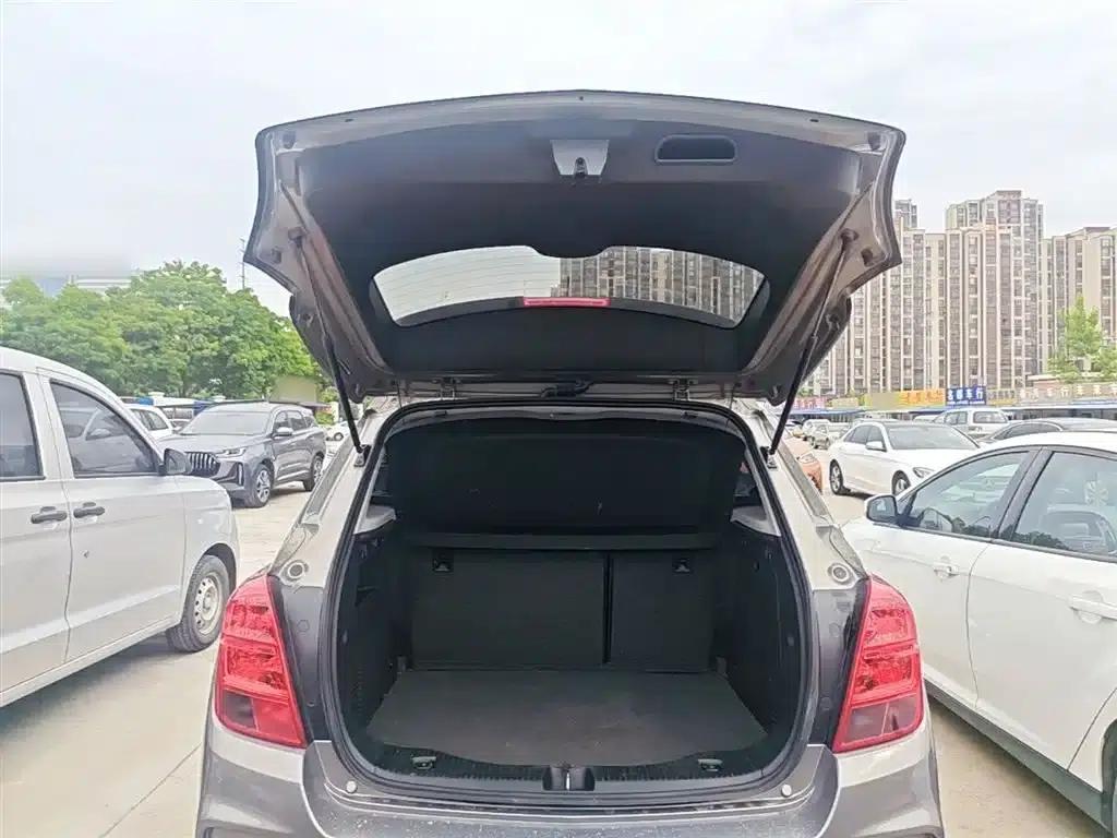 Chevrolet Trax 2018 330T Automatic 2WD Elite — миниатюра 19