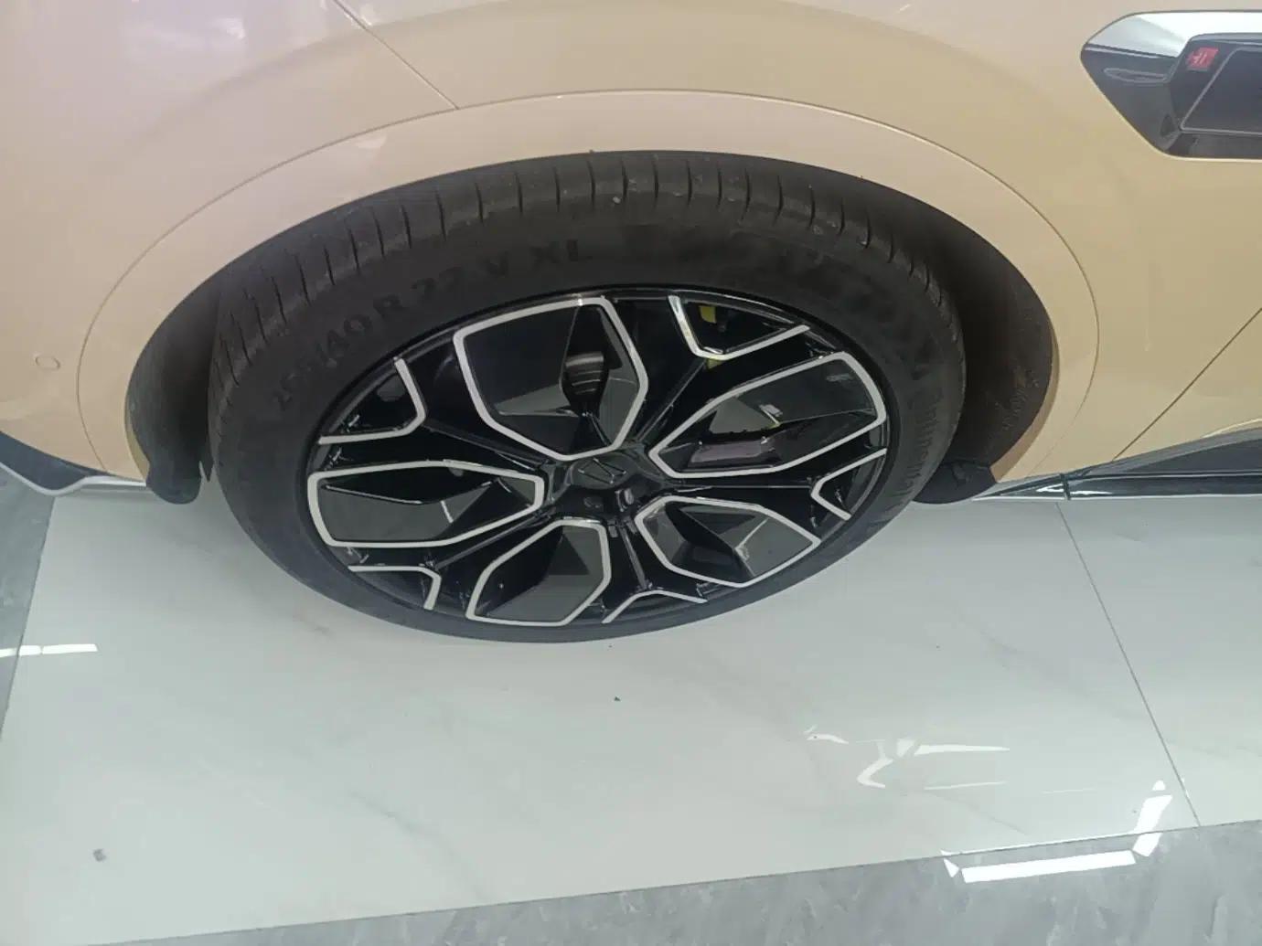 Avatr 11 2024 630 Rear-Wheel Drive Edition with Three Lasers — миниатюра 9