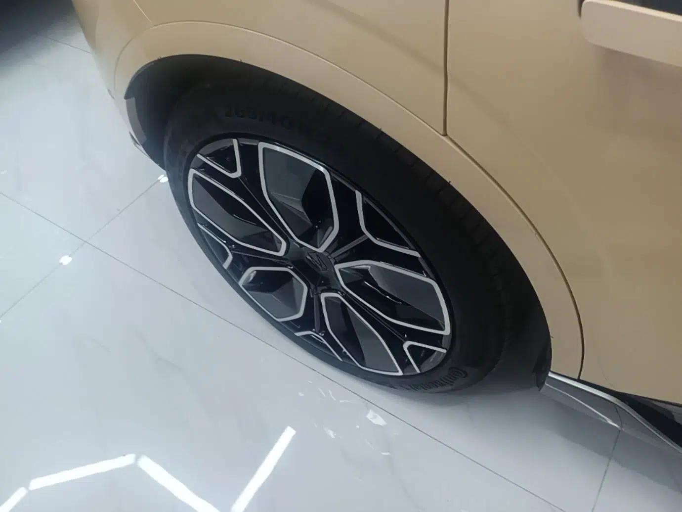 Avatr 11 2024 630 Rear-Wheel Drive Edition with Three Lasers — миниатюра 10