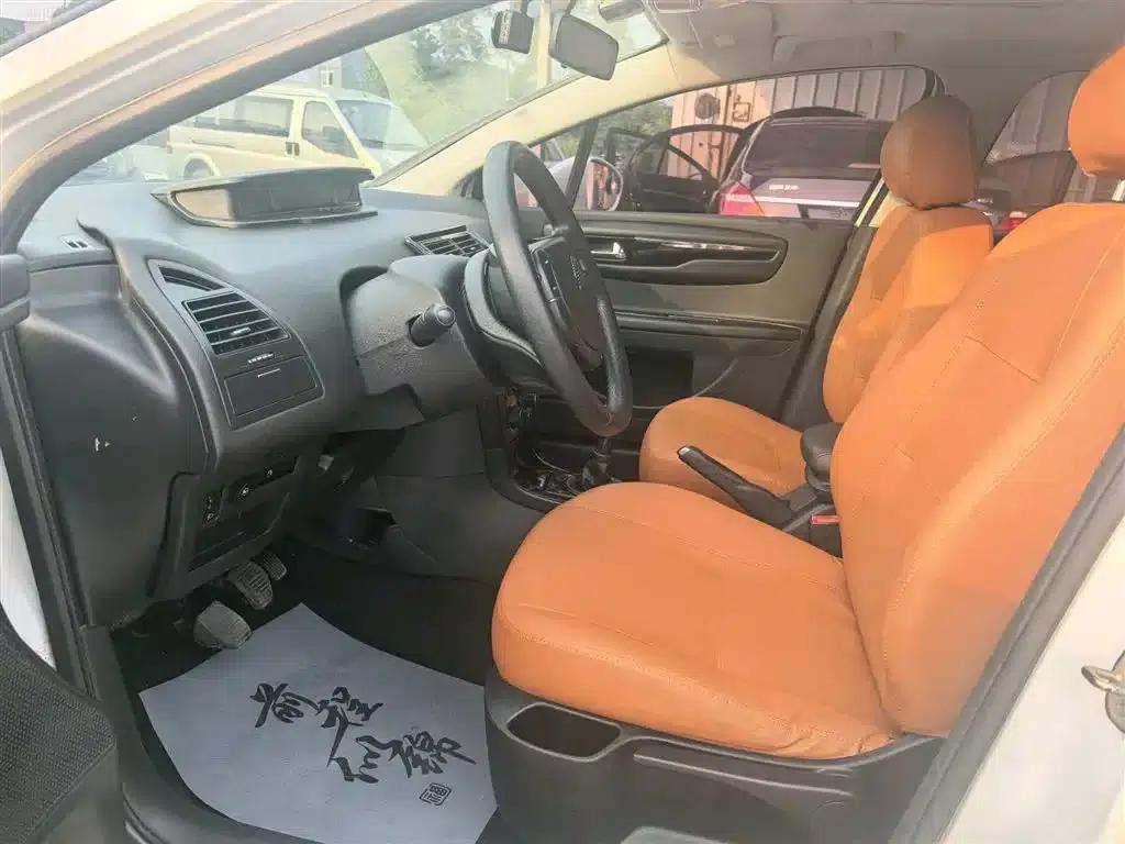Citroën C4 2014 1.6L Manual In-Car Connectivity Edition — миниатюра 6