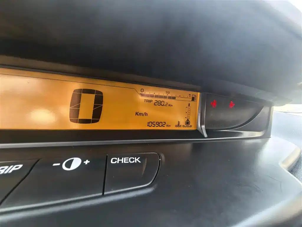 Citroën C4 2014 1.6L Manual In-Car Connectivity Edition — миниатюра 8