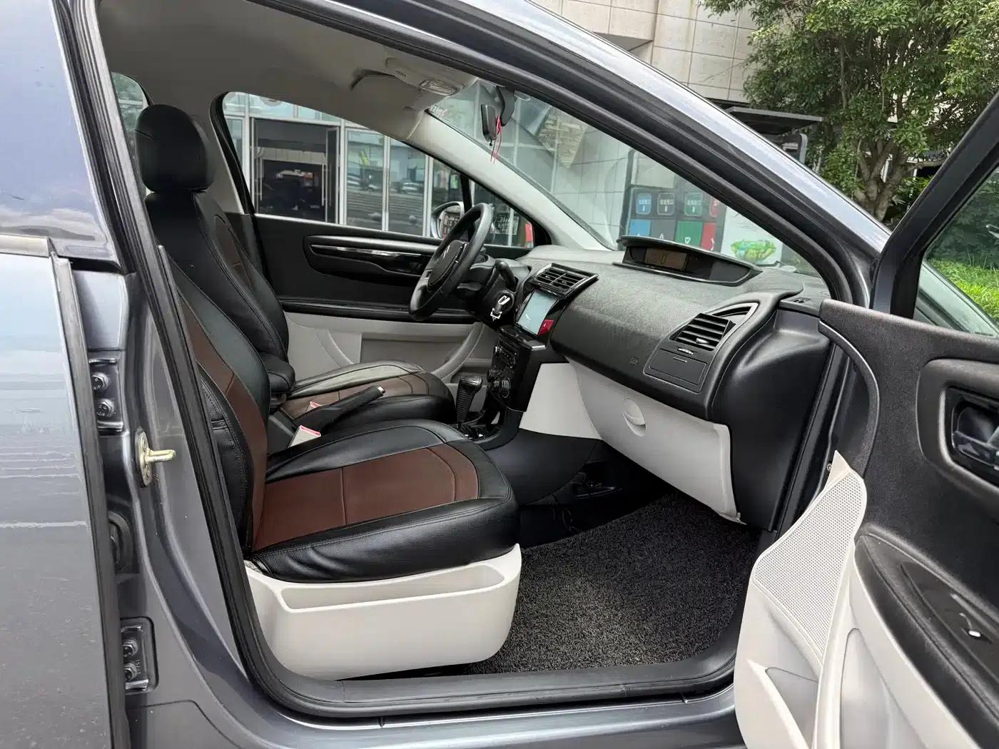 Sega 2014 VTS Edition 1.6L Automatic Premium Model — миниатюра 11