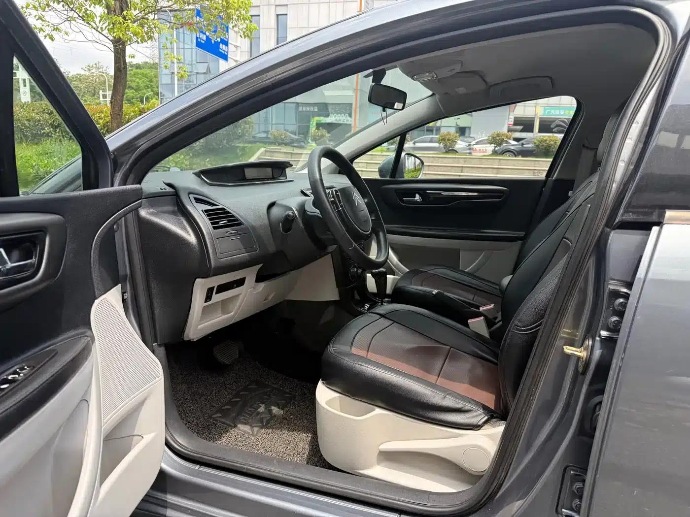 Sega 2014 VTS Edition 1.6L Automatic Premium Model — миниатюра 7