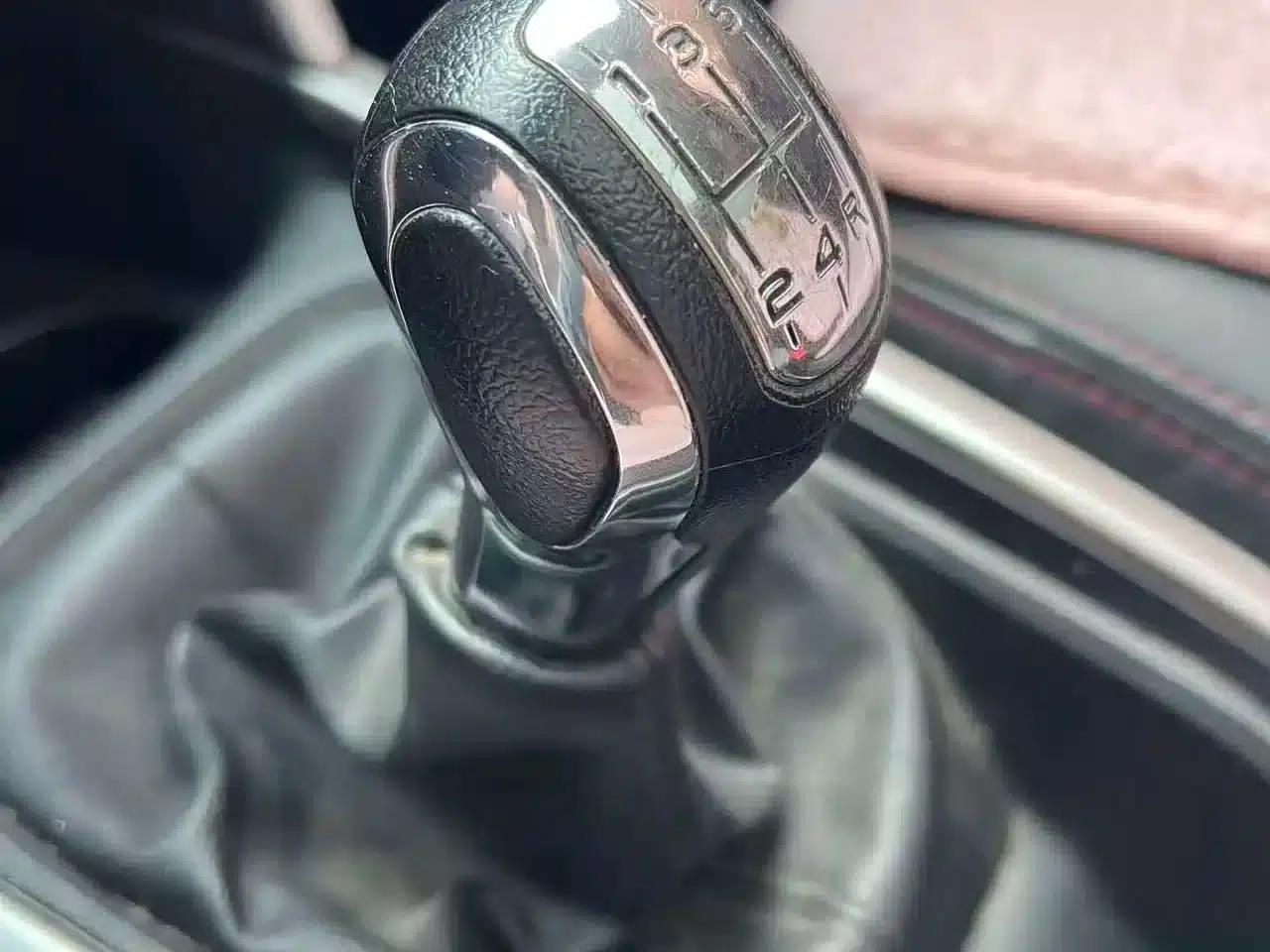 Citroën C3-XR 2015 1.6L Manual Pioneer Edition — миниатюра 11