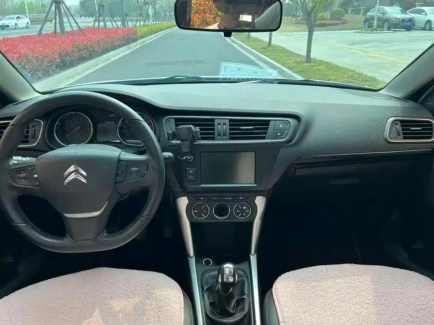 Citroën C3-XR 2015 1.6L Manual Pioneer Edition — миниатюра 9