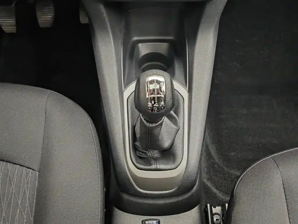 2015 Citroën Elysee Premium Edition 1.6L Manual Comfort — миниатюра 13