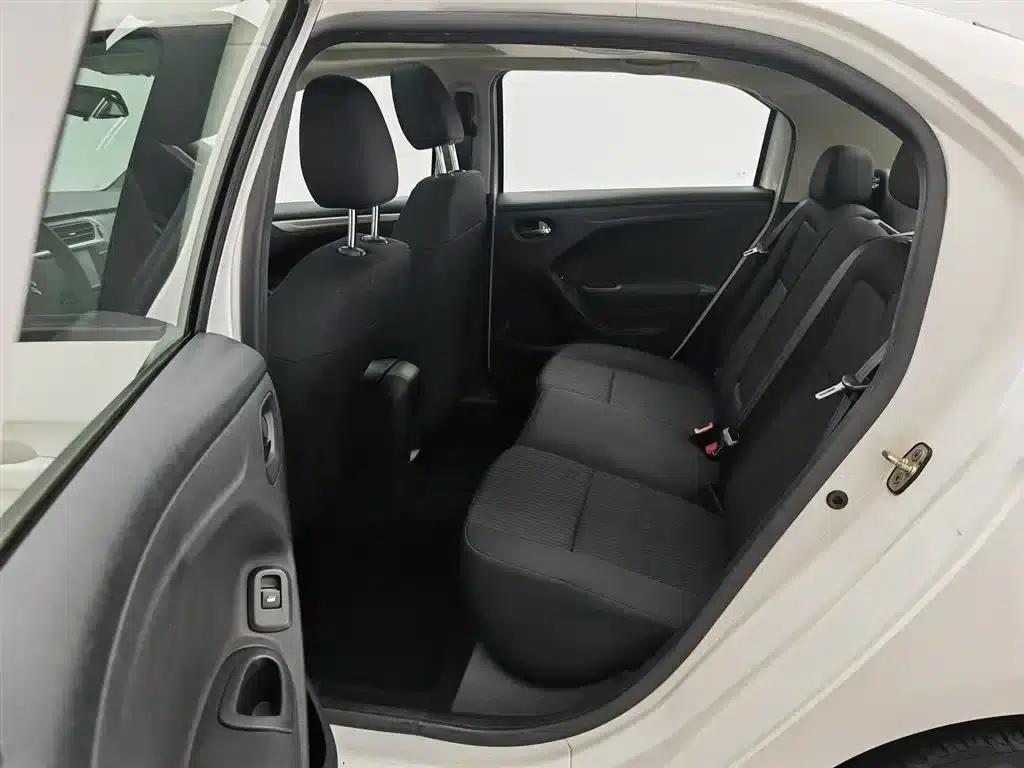 2015 Citroën Elysee Premium Edition 1.6L Manual Comfort — миниатюра 15