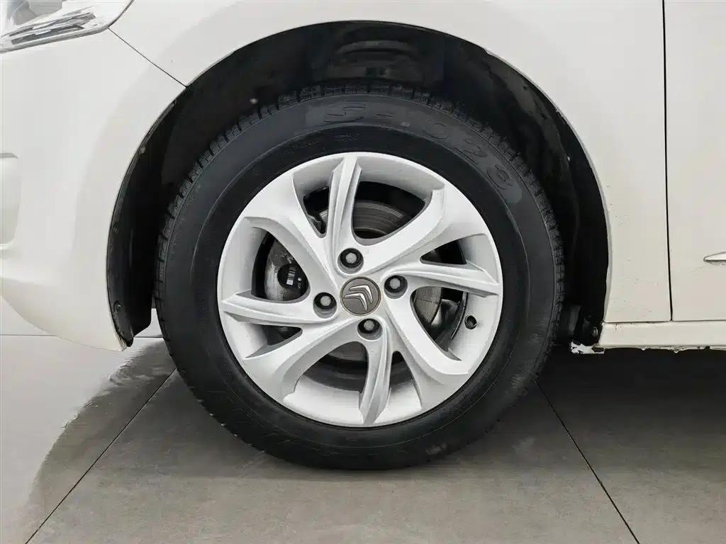 2015 Citroën Elysee Premium Edition 1.6L Manual Comfort — миниатюра 17