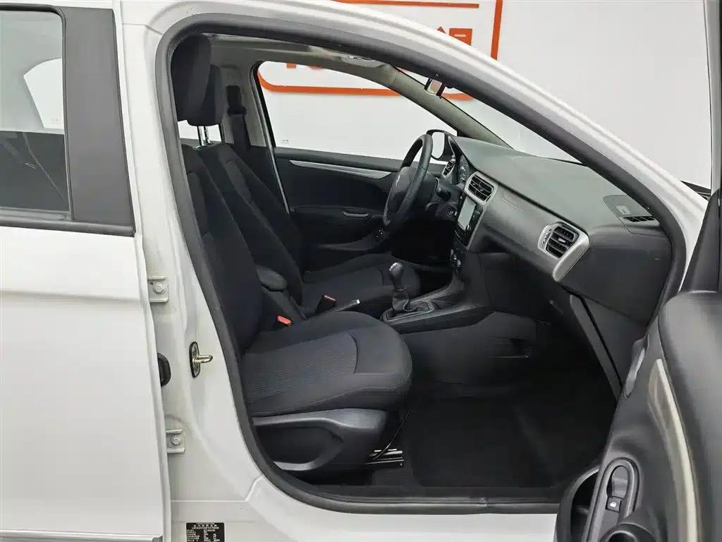 2015 Citroën Elysee Premium Edition 1.6L Manual Comfort — миниатюра 23