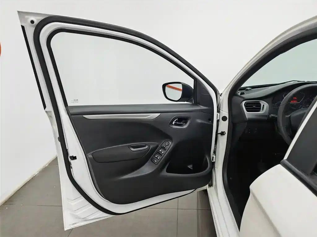 2015 Citroën Elysee Premium Edition 1.6L Manual Comfort — миниатюра 8