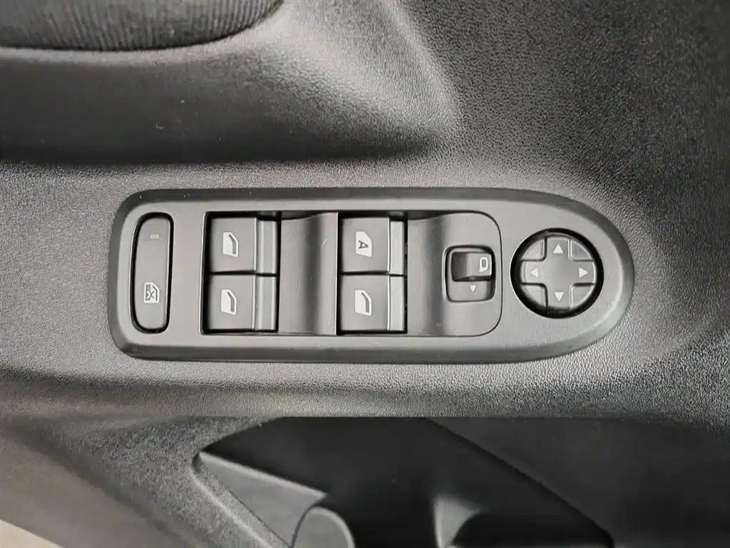2015 Citroën Elysee Premium Edition 1.6L Manual Comfort — миниатюра 9