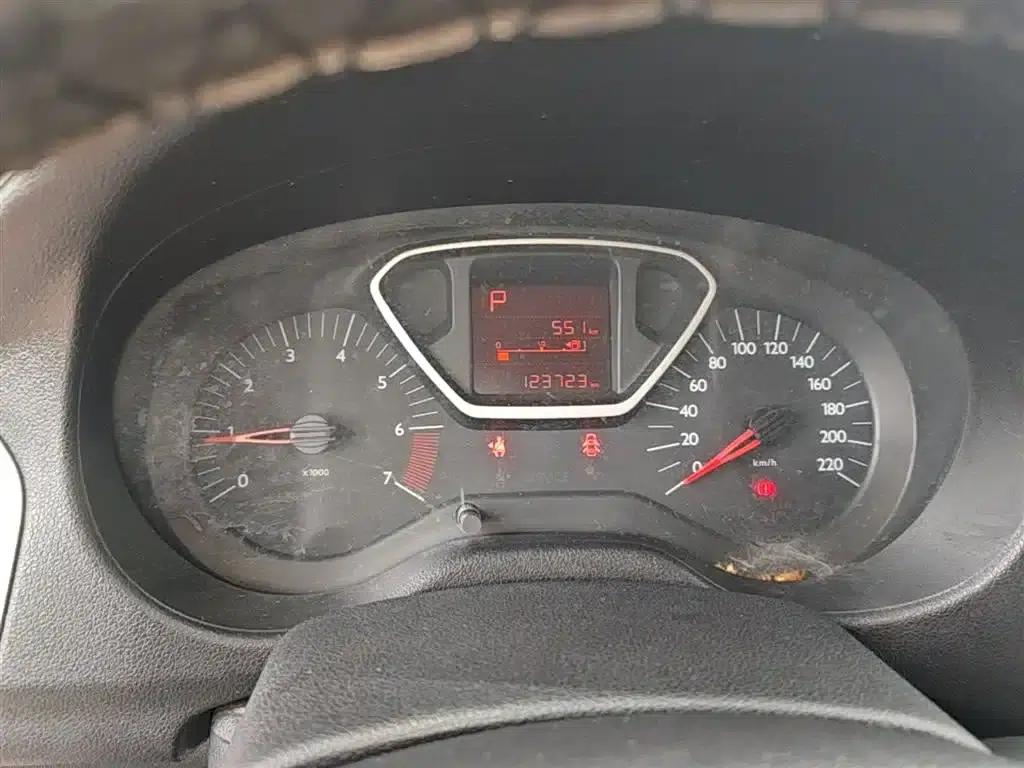 2016 Citroën Elysee 1.6L Automatic Comfort — миниатюра 12