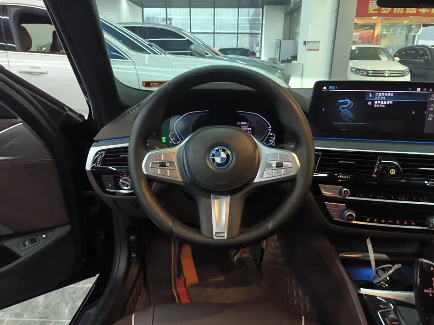 BMW 5 Series New Energy 2022 Restyled 535Le M Sport Package — миниатюра 14