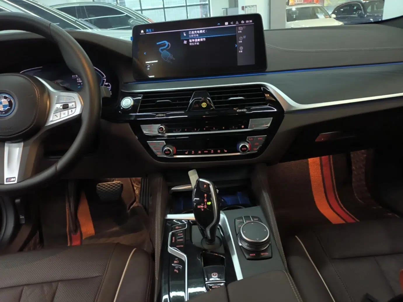 BMW 5 Series New Energy 2022 Restyled 535Le M Sport Package — миниатюра 16