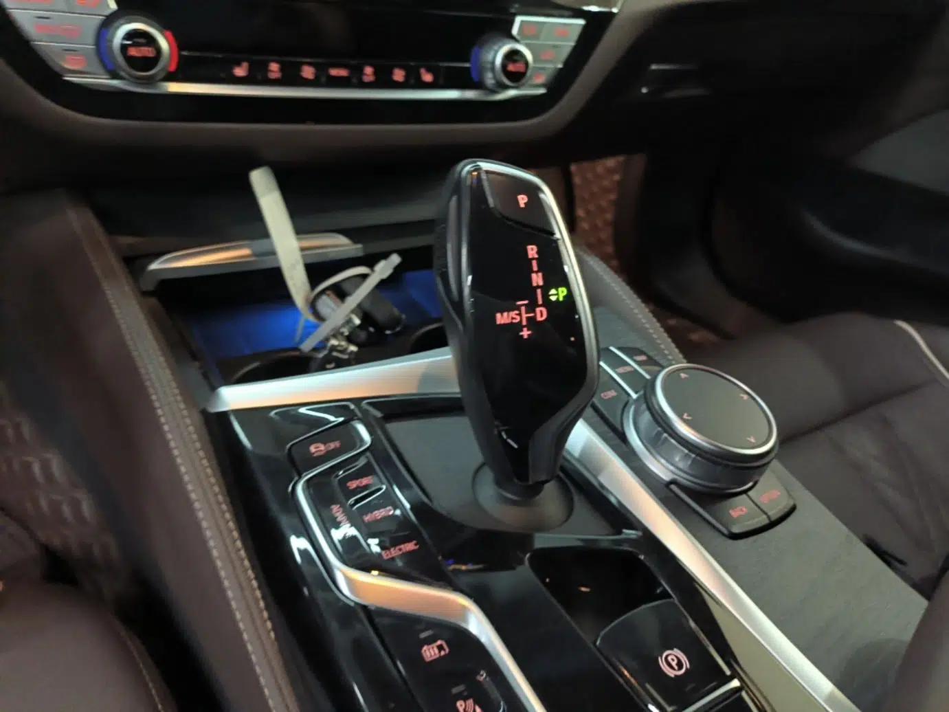 BMW 5 Series New Energy 2022 Restyled 535Le M Sport Package — миниатюра 17