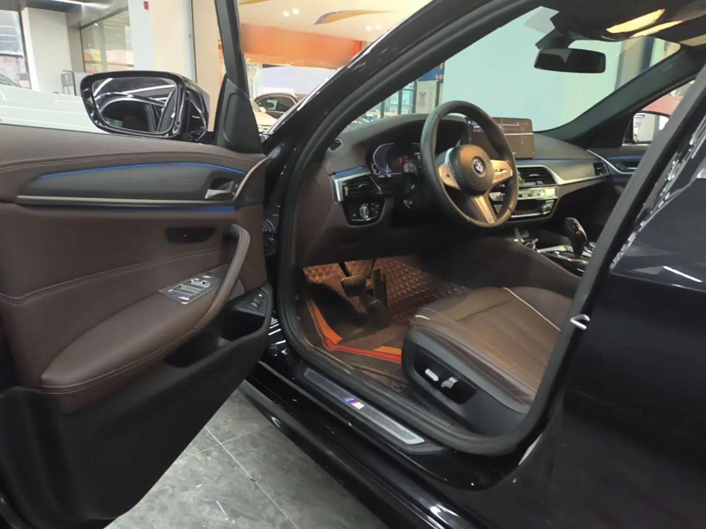 BMW 5 Series New Energy 2022 Restyled 535Le M Sport Package — миниатюра 19