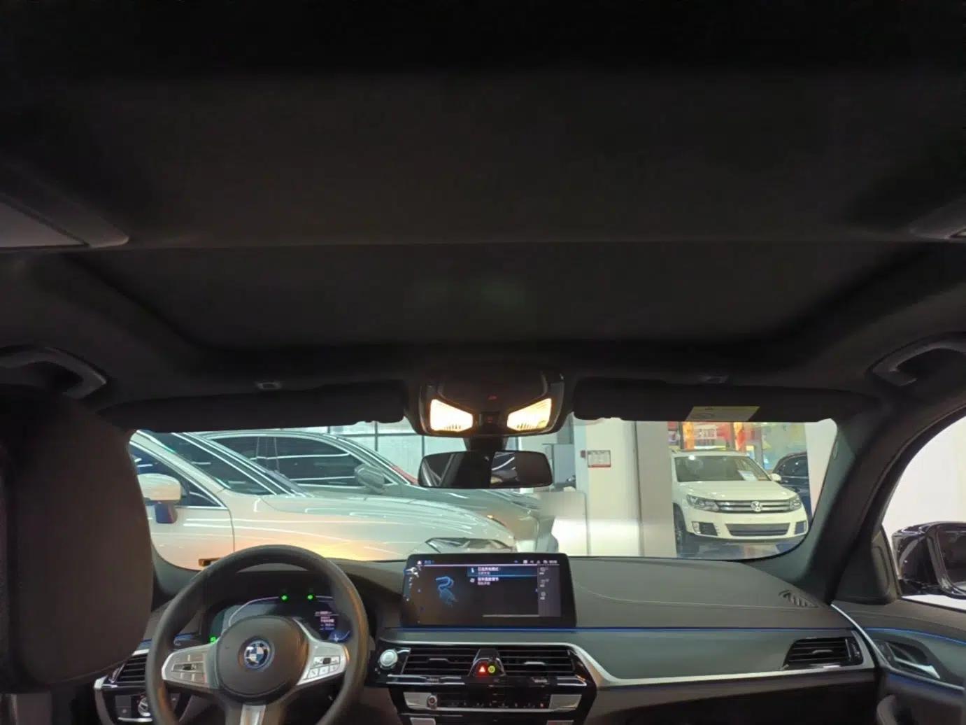 BMW 5 Series New Energy 2022 Restyled 535Le M Sport Package — миниатюра 21