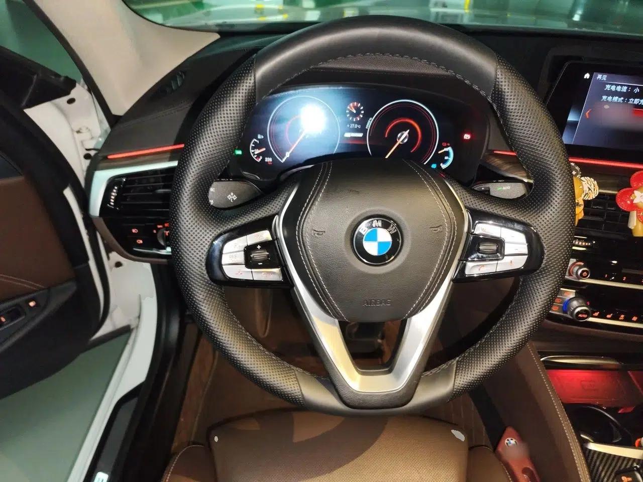 BMW 5 Series New Energy 2019 530Le Pioneer Edition — миниатюра 11