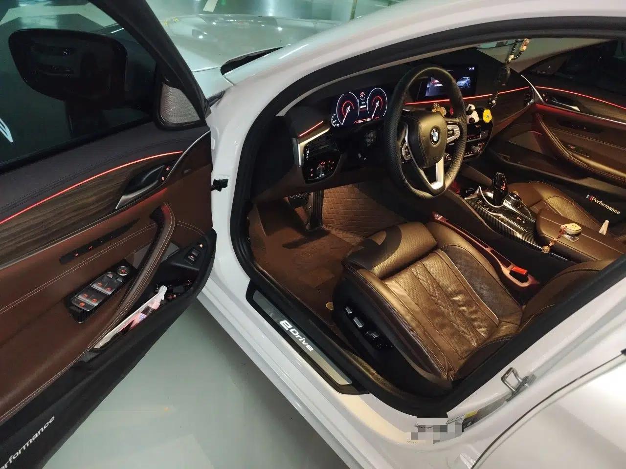 BMW 5 Series New Energy 2019 530Le Pioneer Edition — миниатюра 17