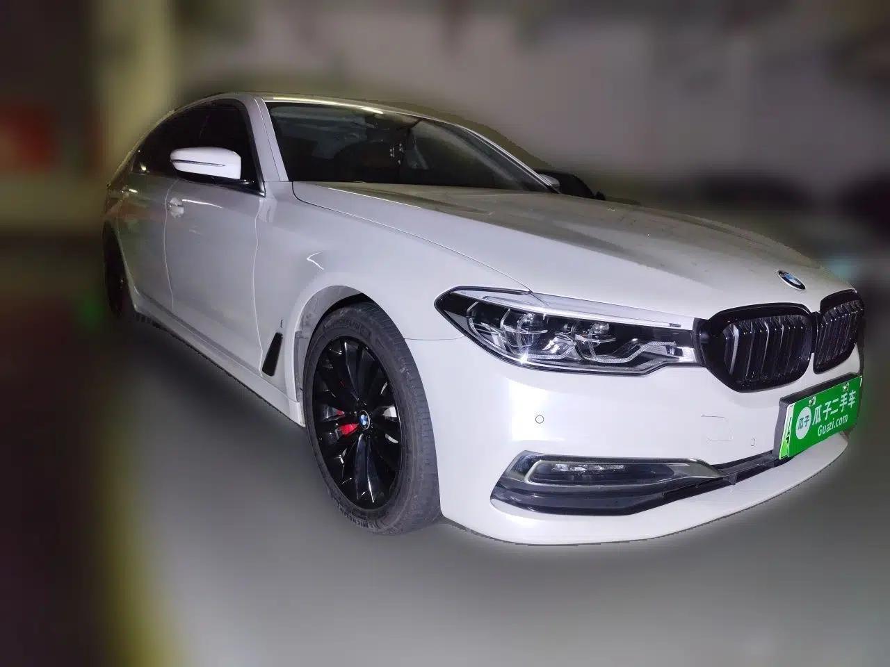 BMW 5 Series New Energy 2019 530Le Pioneer Edition — миниатюра 3