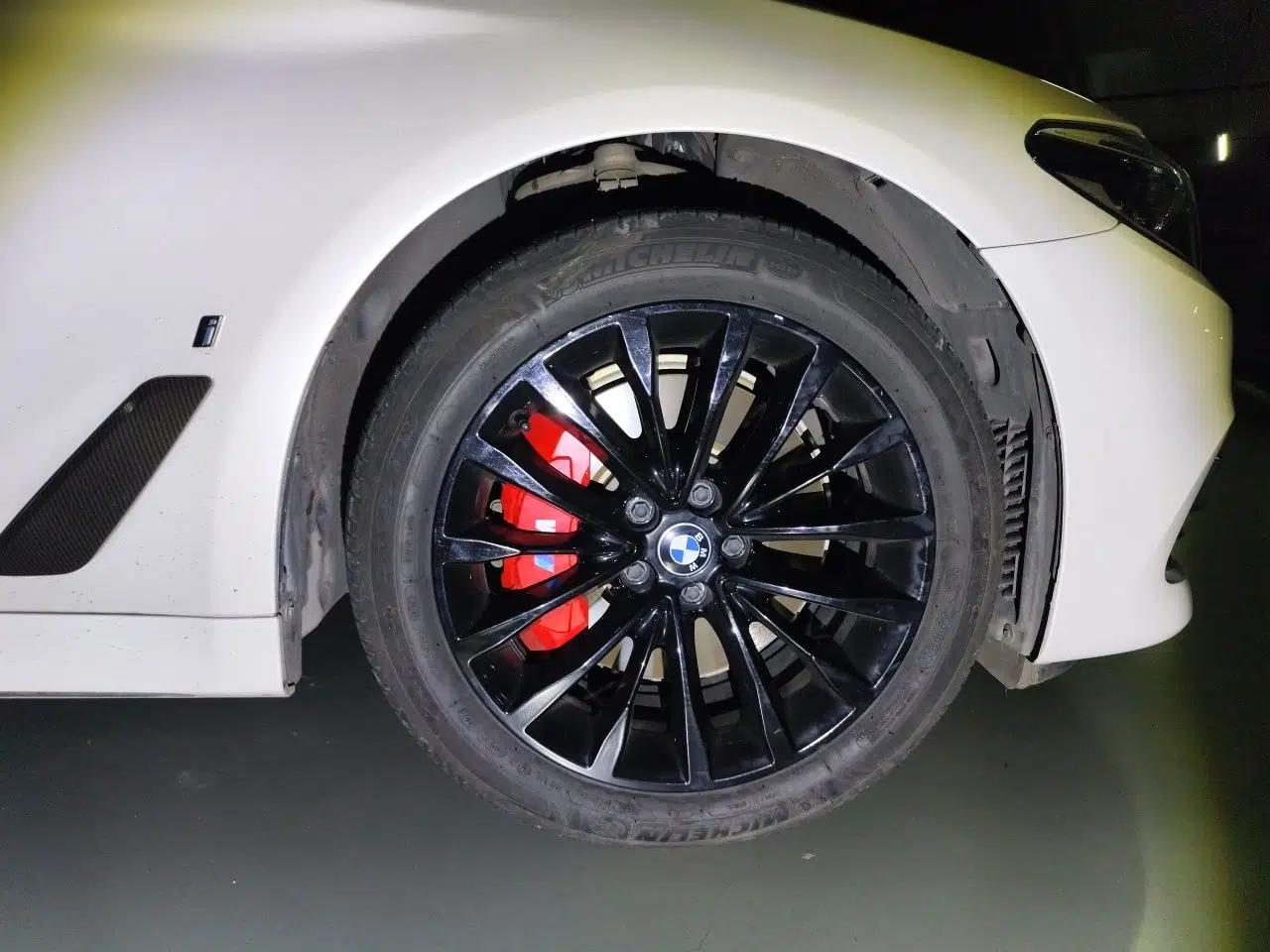 BMW 5 Series New Energy 2019 530Le Pioneer Edition — миниатюра 8
