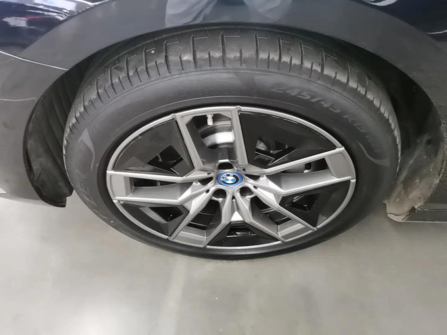 BMW i5 2024 eDrive 35L Prestige Luxury Package — миниатюра 9