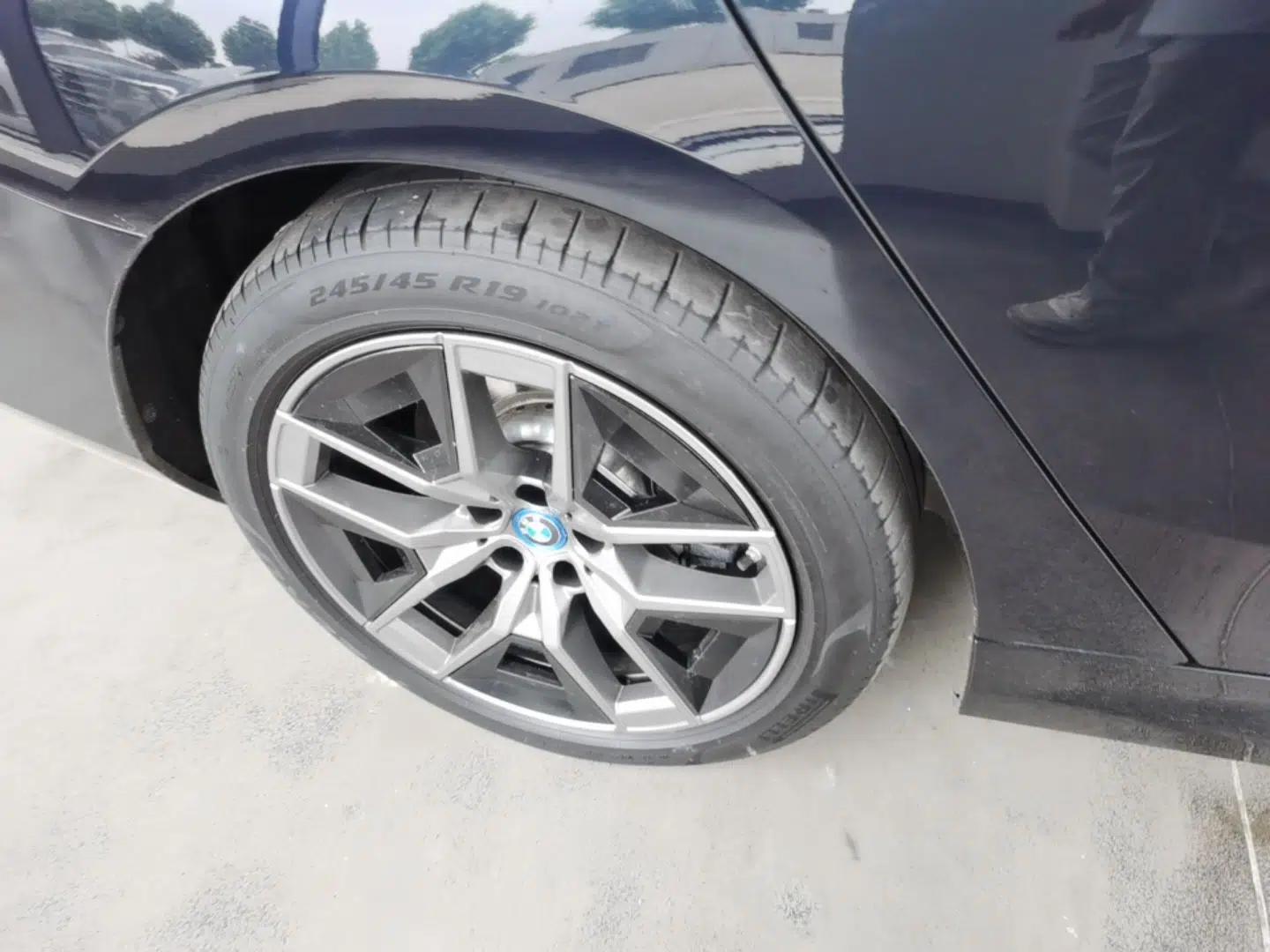 BMW i5 2024 eDrive 35L Prestige Luxury Package — миниатюра 10