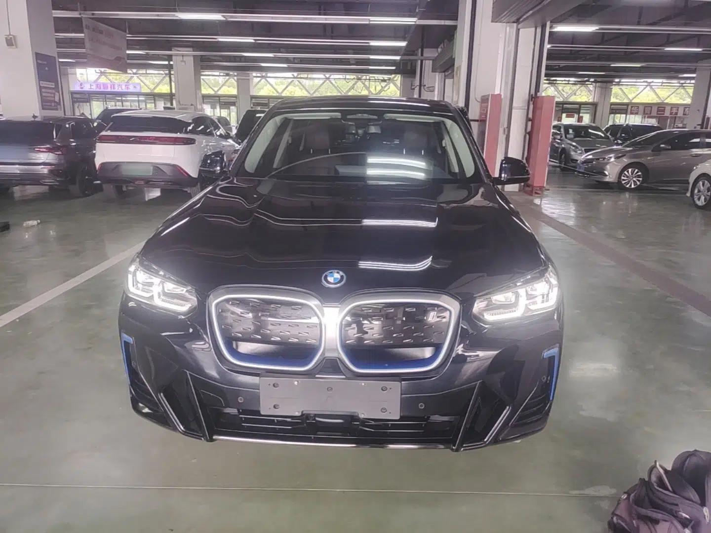 BMW iX3 2022 Leading Model — миниатюра 2
