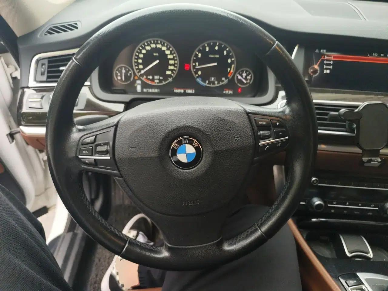BMW 5 Series GT 2014 528i Leading Model — миниатюра 11