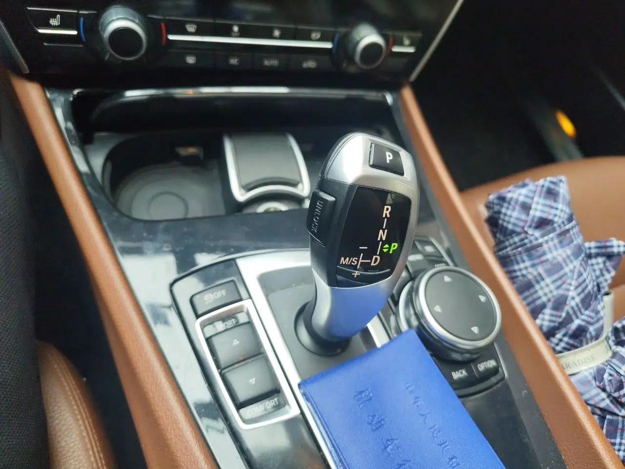 BMW 5 Series GT 2014 528i Leading Model — миниатюра 15