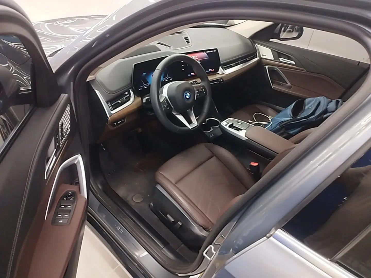 BMW iX1 2023 xDrive30L X Design Package — миниатюра 19