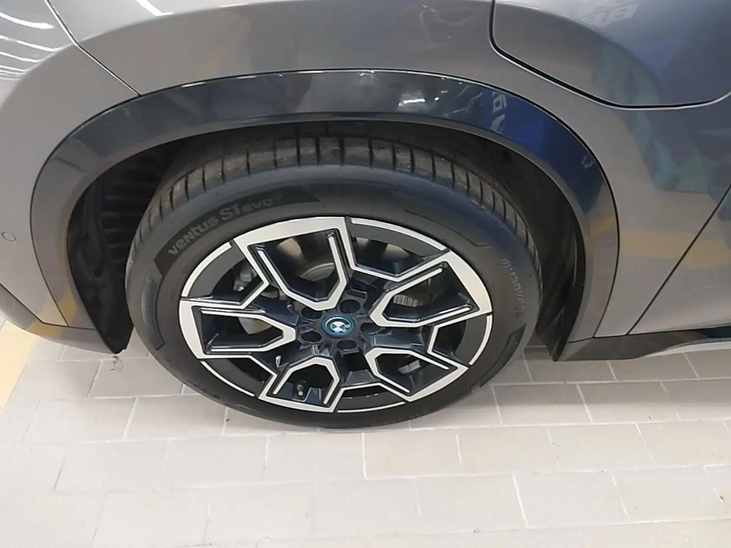 BMW iX1 2023 xDrive30L X Design Package — миниатюра 8