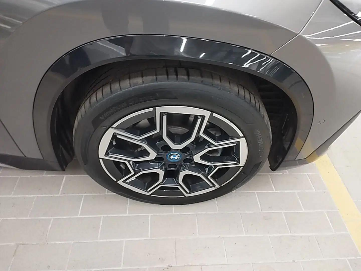 BMW iX1 2023 xDrive30L X Design Package — миниатюра 10